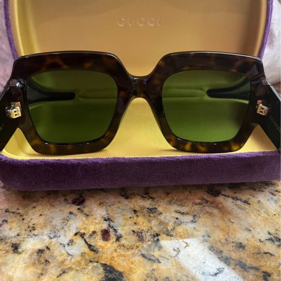 NEW IN BOX $565- Gucci Oversized Square Tortoise Sunglasses & Original Case main image 6